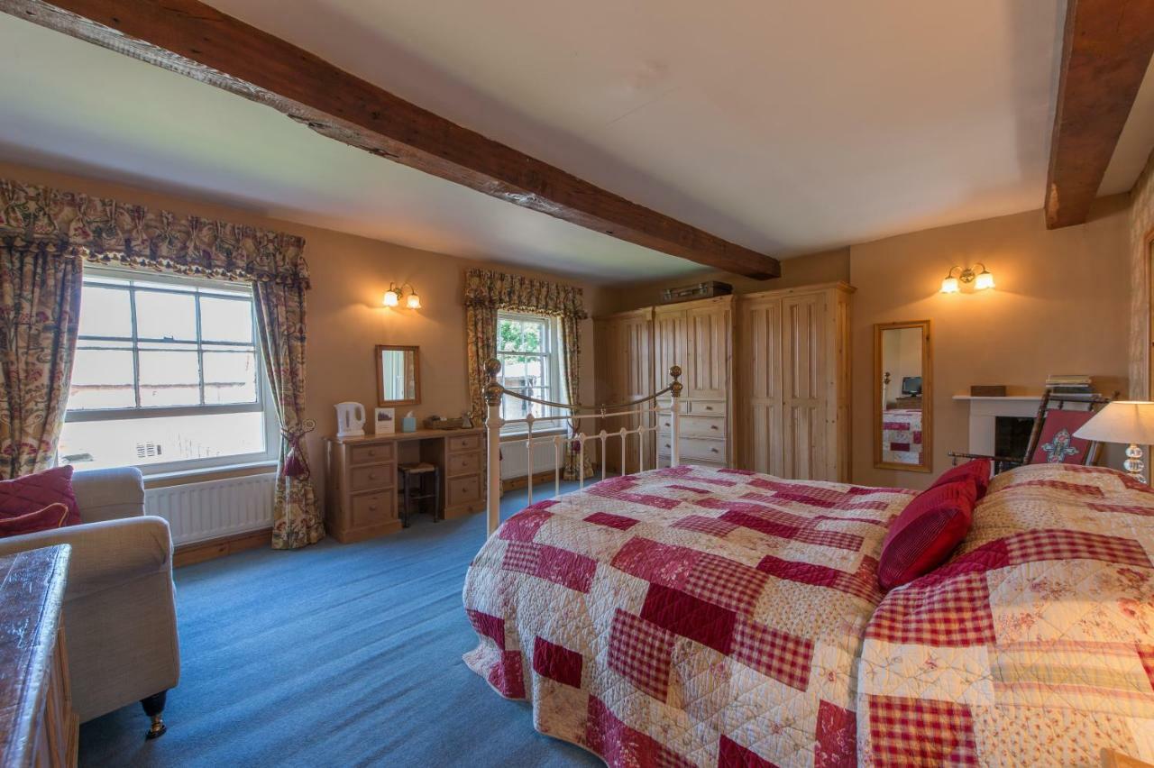 ニューポート Moreton Hall Farm Bed & Breakfast エクステリア 写真