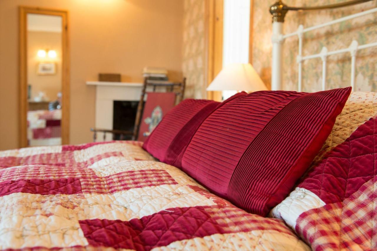 ニューポート Moreton Hall Farm Bed & Breakfast エクステリア 写真