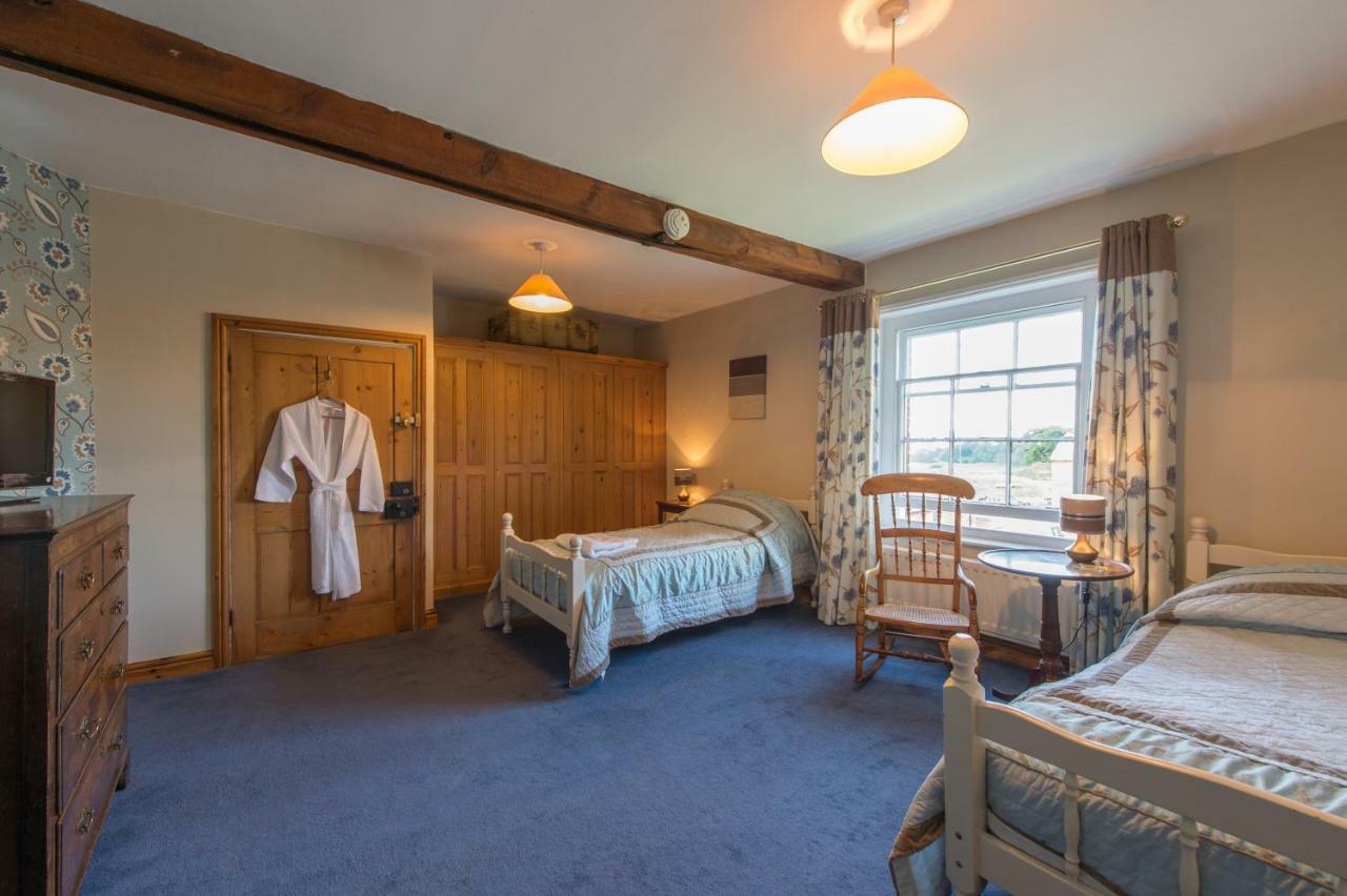 ニューポート Moreton Hall Farm Bed & Breakfast エクステリア 写真