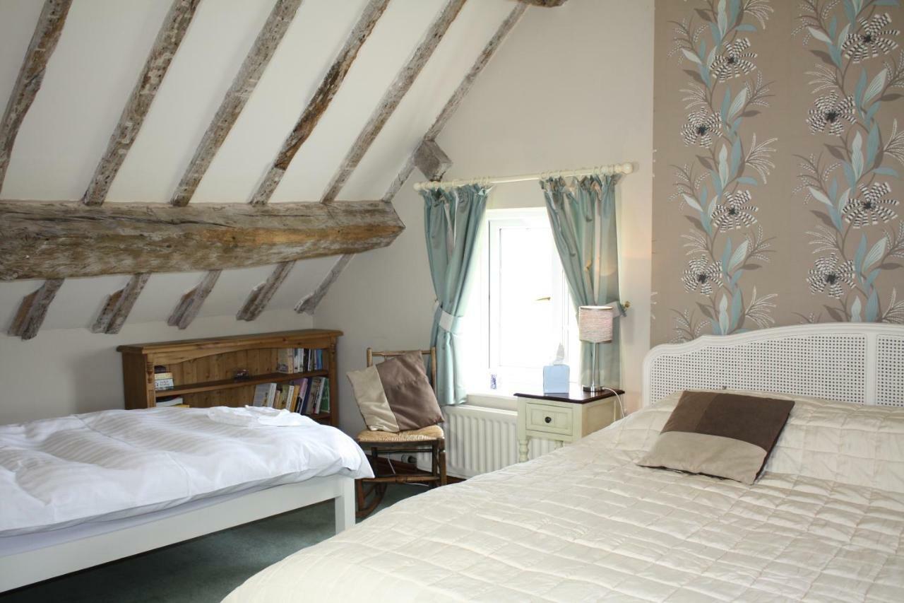 ニューポート Moreton Hall Farm Bed & Breakfast エクステリア 写真