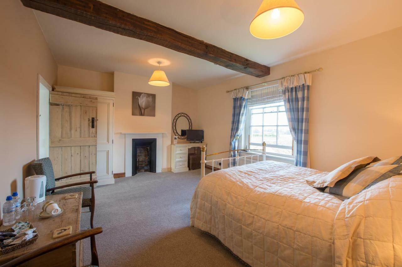 ニューポート Moreton Hall Farm Bed & Breakfast エクステリア 写真