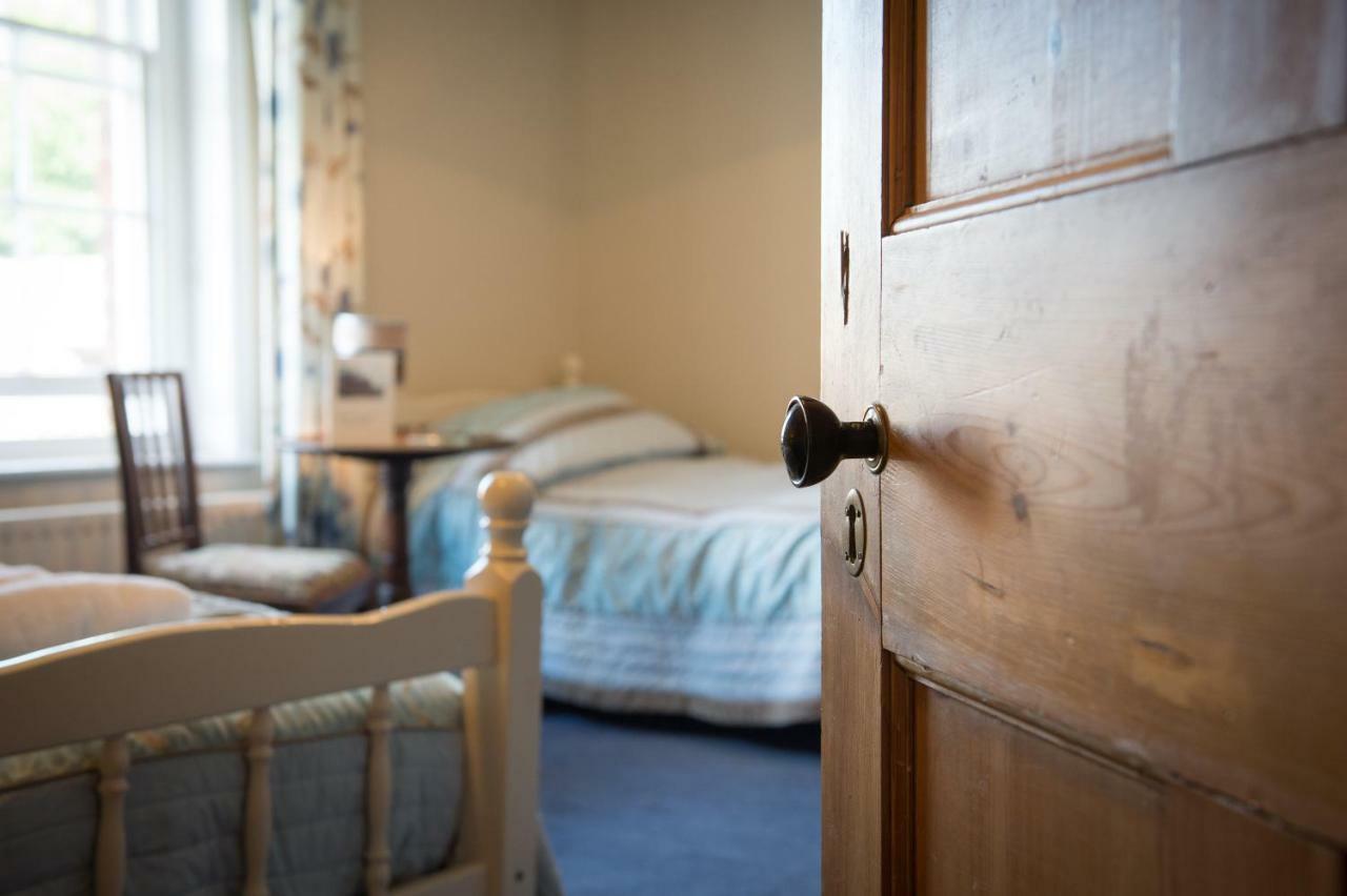 ニューポート Moreton Hall Farm Bed & Breakfast エクステリア 写真