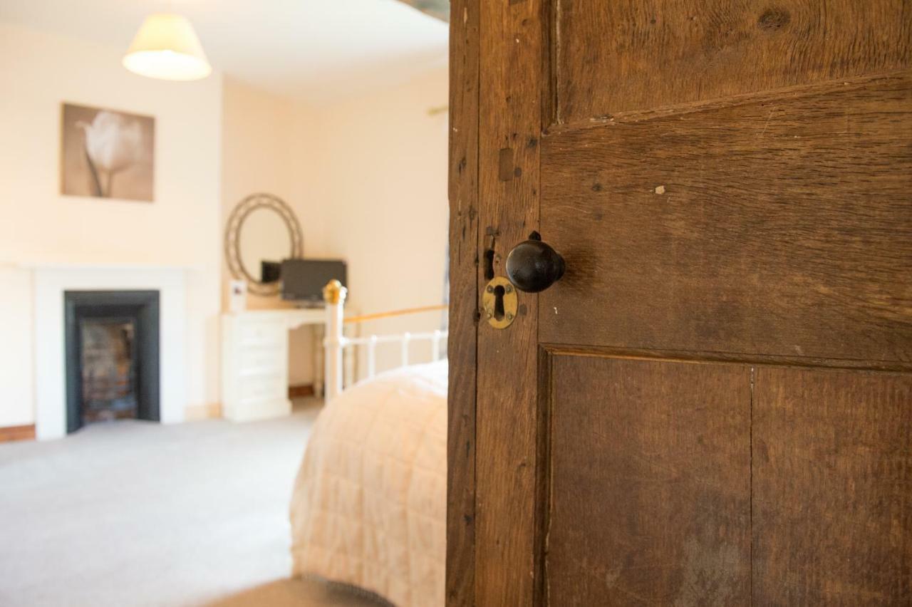 ニューポート Moreton Hall Farm Bed & Breakfast エクステリア 写真
